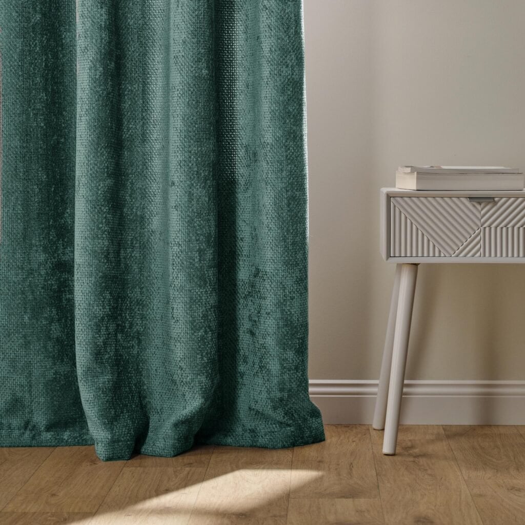 zielone zasłony nieprzepuszczające światła - jak odświeżyć zasłony bez prania