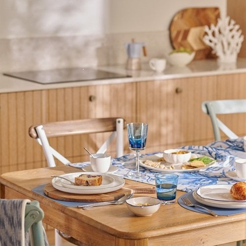 zastawa stołowa w błękitne wzory