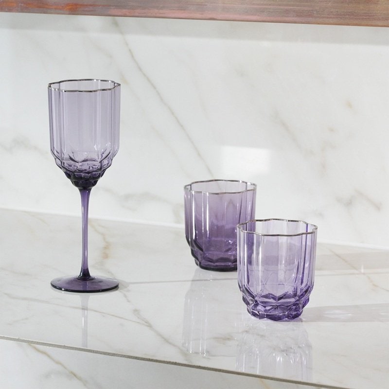 liliowe szklanki i kieliszki