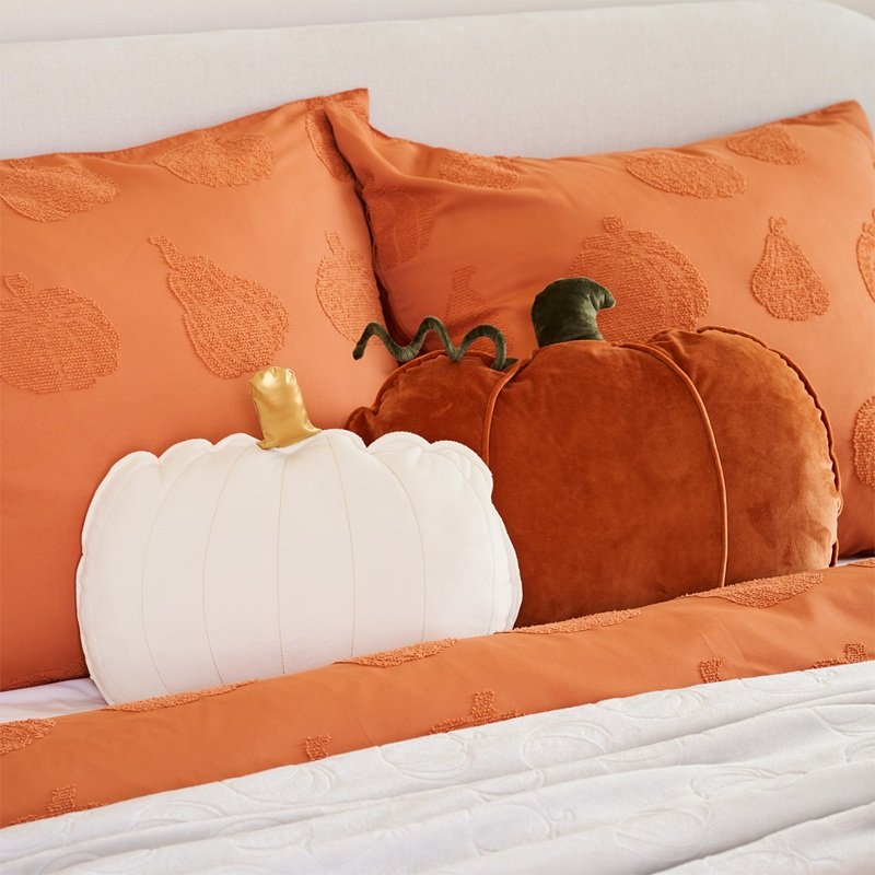 jesienne dekoracje - poduszki w kształcie dyni