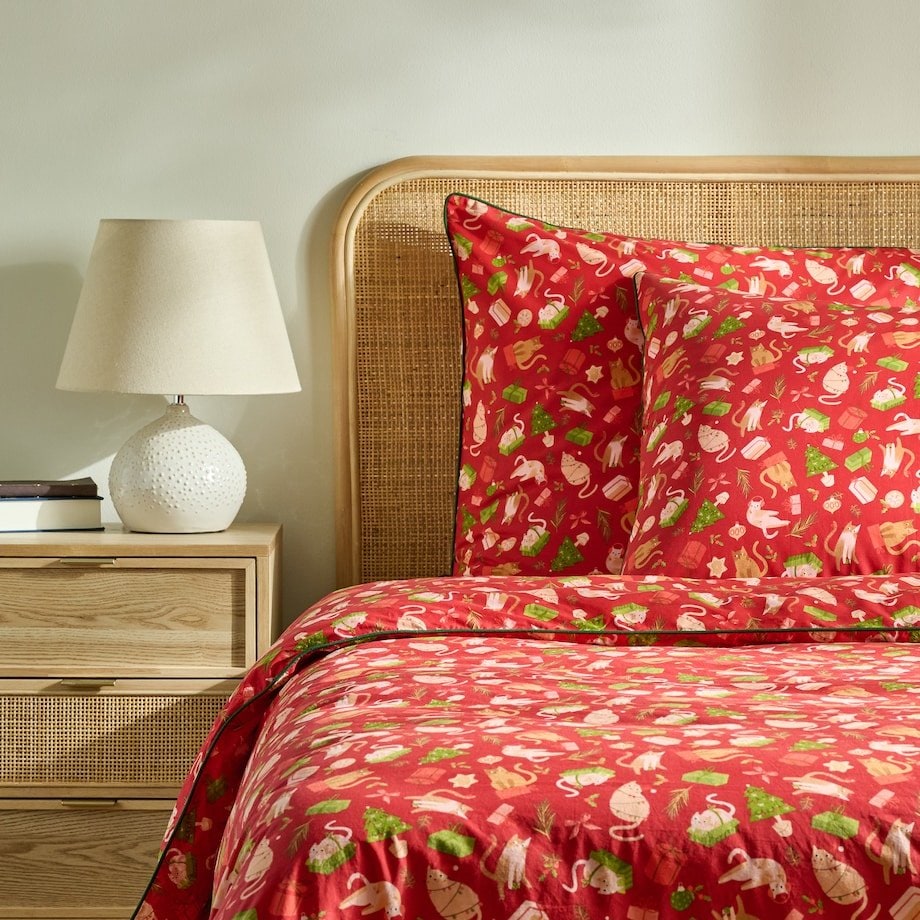 prezenty dla bliskich - pościel bawełniana w świąteczne wzory i koty