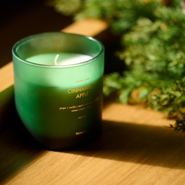 świeca zapachowa w dekoracyjnym słoju