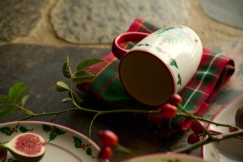 dekoracyjny kubek z choinką