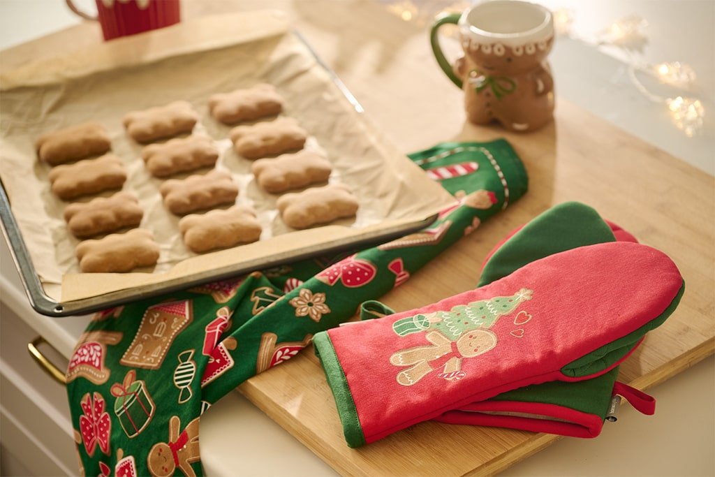 kolorowe ściereczki kuchenne i rękawice ochronne do kuchni w świąteczne wzory