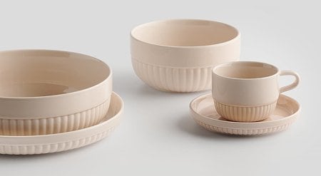 naczynia do serwowania z różowej ceramiki - zastawa stołowa