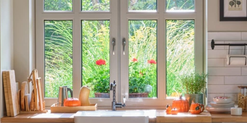 Jesienne dekoracje na parapet i okno