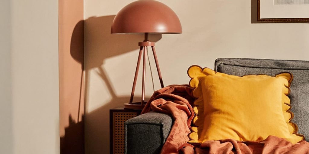 lampa stołowa w stylu retro - jak wybrać idealną lampę stołową