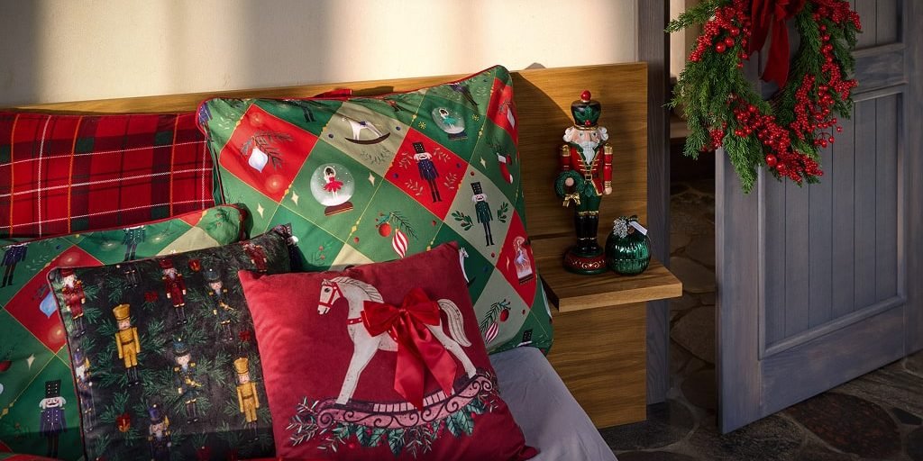 jak udekorować dom na zimę - kolorowe poduszki i poszewki dekoracyjne